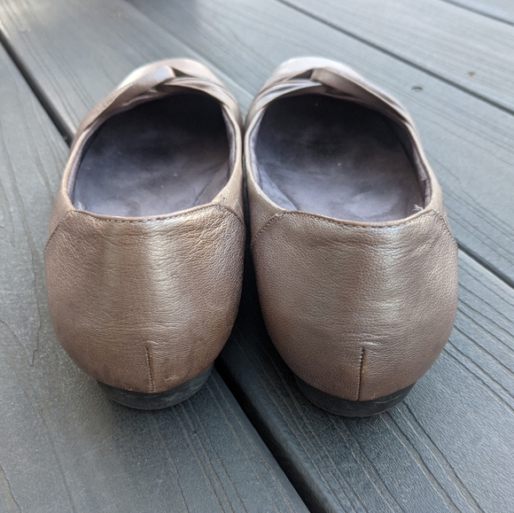 Clarks Chateau Manor Bronze Metallic Leather Flats - Picture 3 of 5